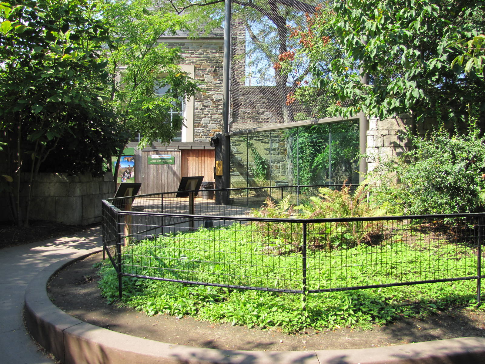 Philadelphia Zoo 2010 - General view in Big Cat Falls