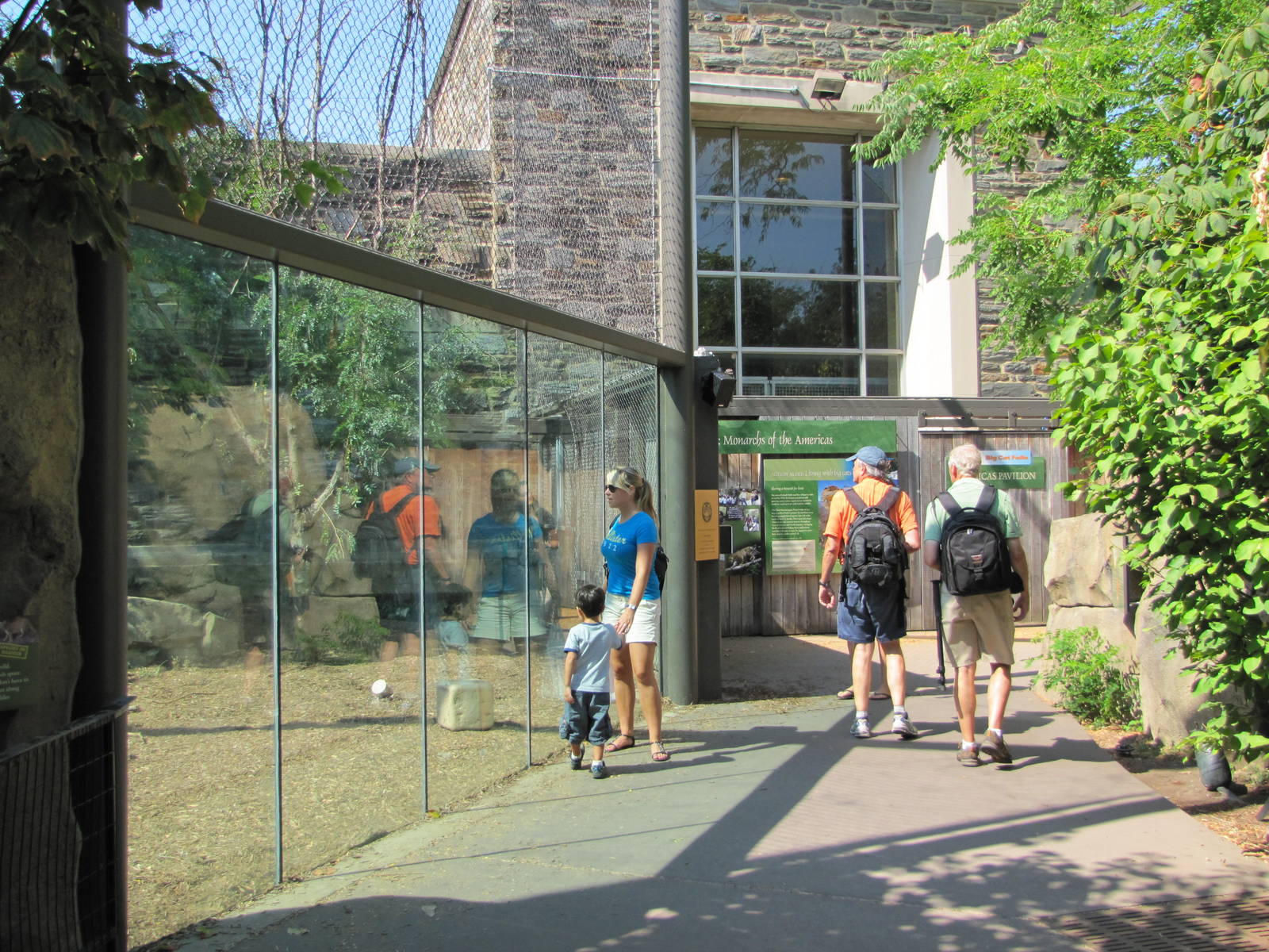 Philadelphia Zoo 2010 - General view in Big Cat Falls