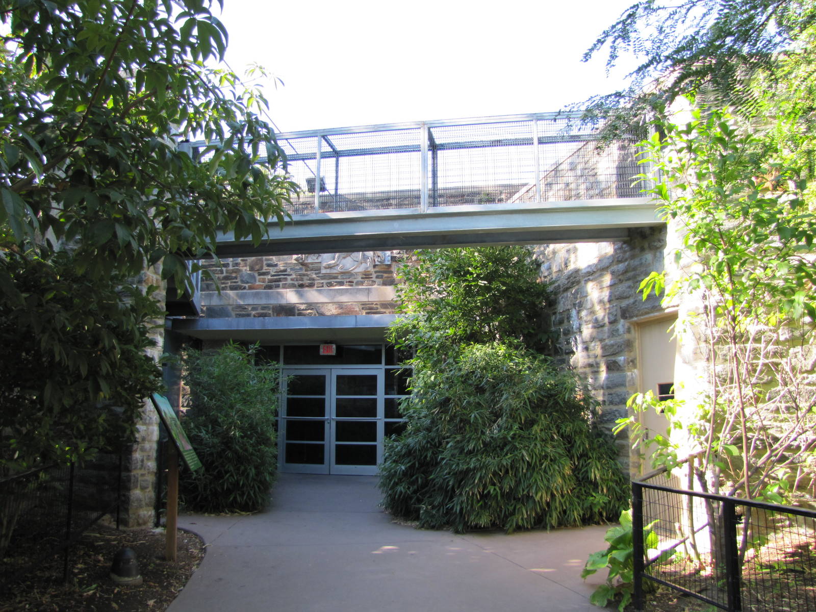 Philadelphia Zoo 2010 - General view in Big Cat Falls