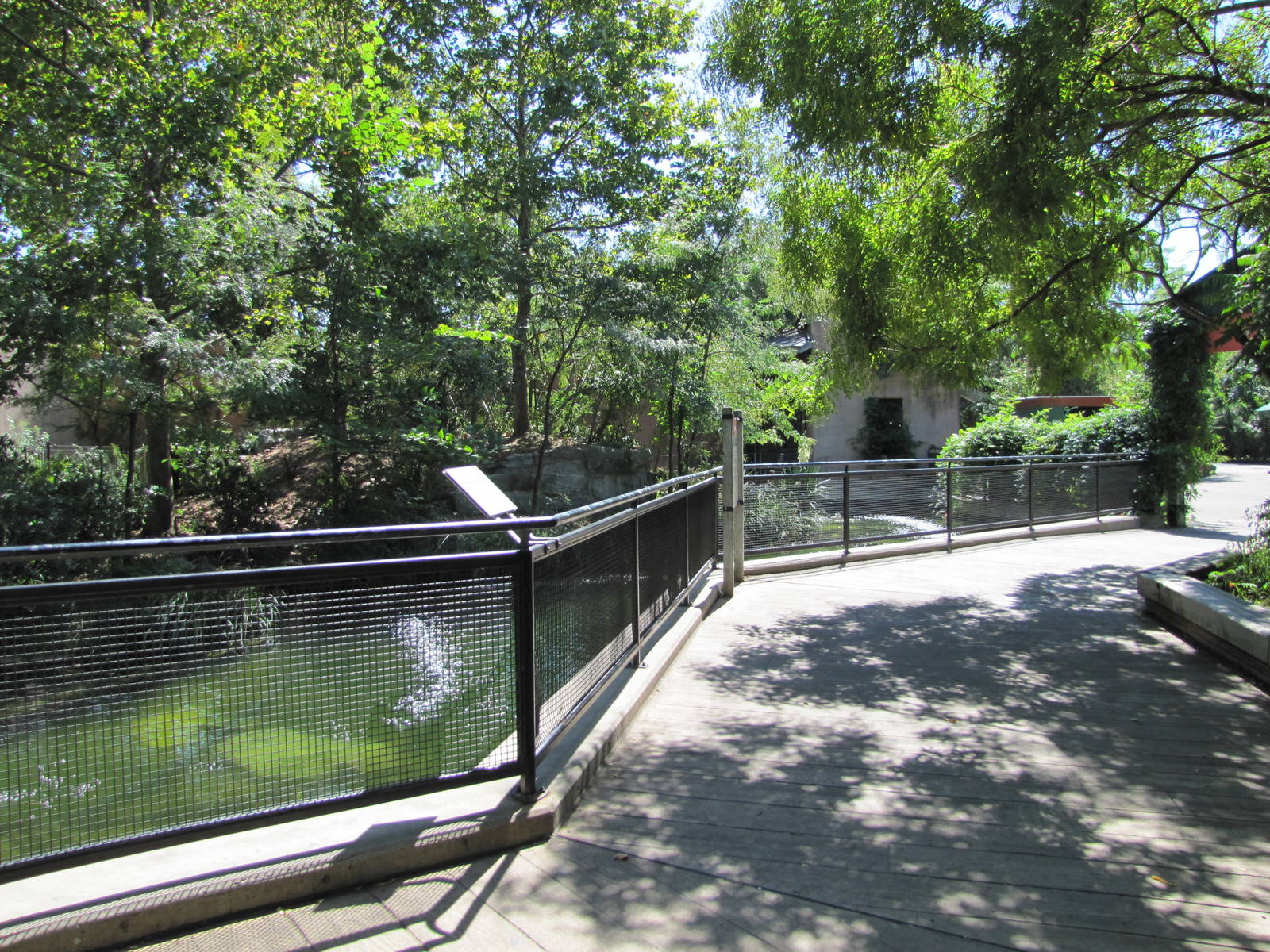 Philadelphia Zoo 2010 - General view in PECO Primate Reserve