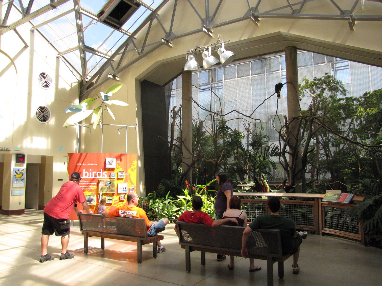Philadelphia Zoo 2010 - General view inside McNeil Avian Center