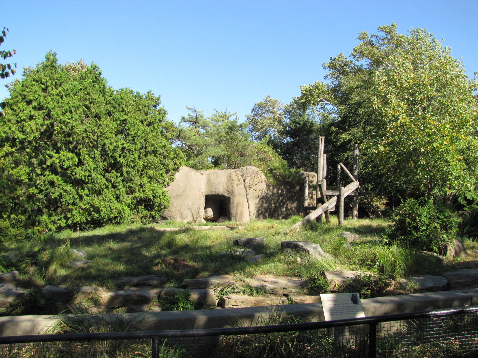 Philadelphia Zoo 2010 - Part of Sloth Bear exhibit