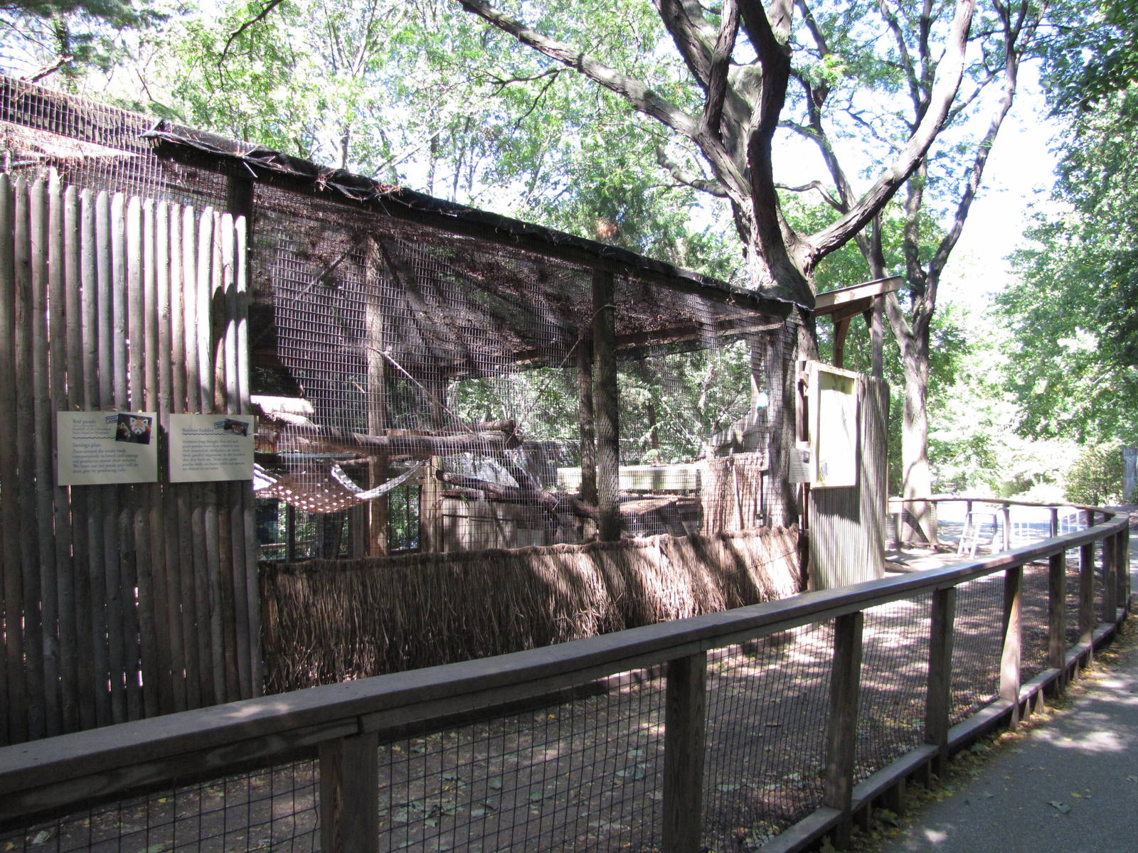 Philadelphia Zoo 2010 - Side of Red Panda exhibit