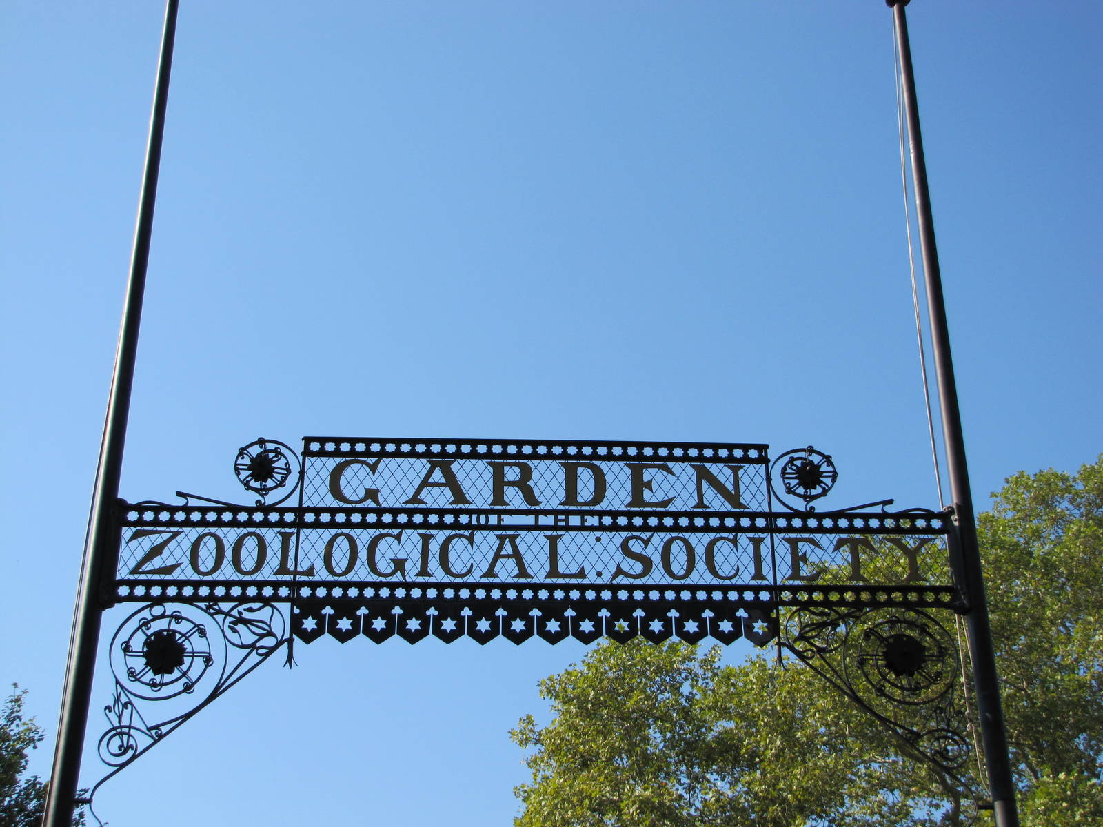 Philadelphia Zoo 2010 - Sign above the main entrance