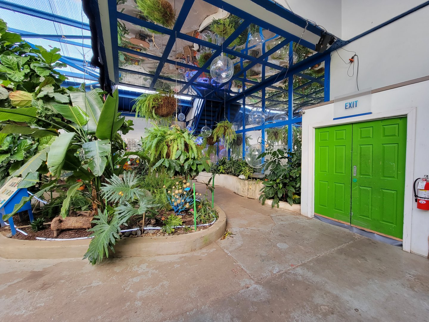 Philly Insectarium - Inside entrance/exit to butterflies