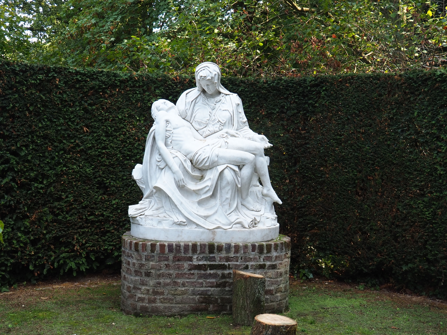 Pietà statue (Aug 28th, 2018)