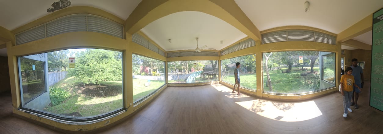 Pinnawala Zoo - Panorama of the central Sri Lankan Sloth Bear viewing area