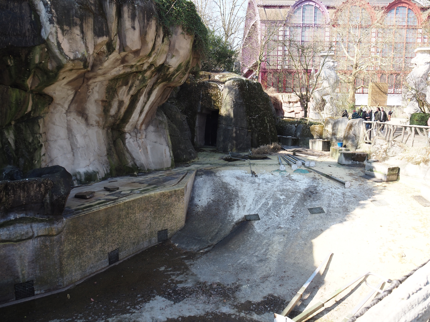 Pinniped exhibit being prepared to house harbor seals again after temporarily housing California sea lions, 2025-03-16