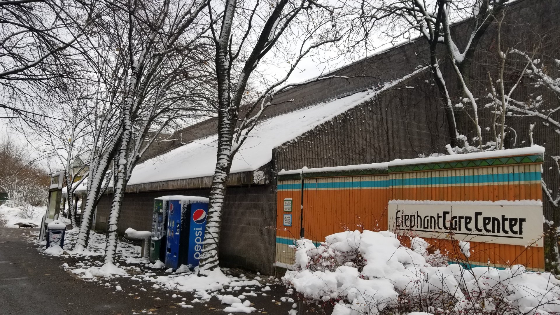 Pittsburgh Zoo - Elephant care center