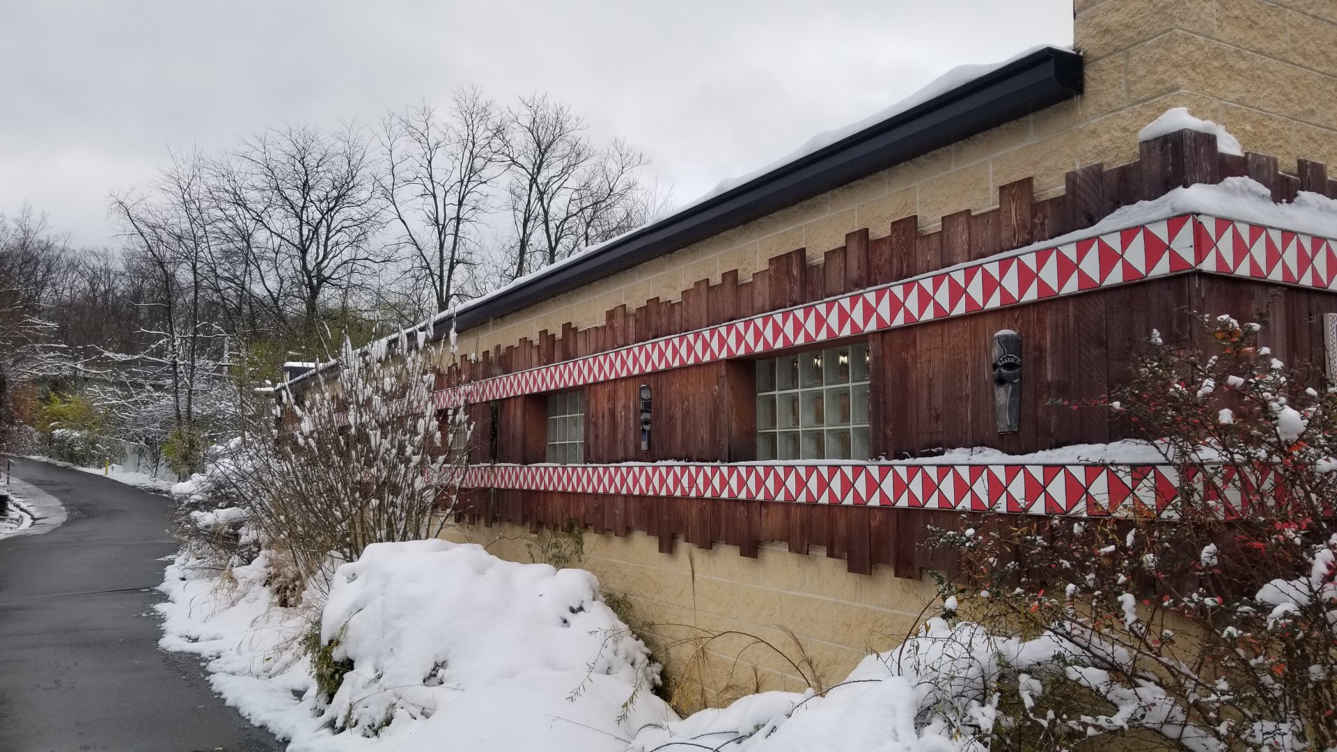 Pittsburgh Zoo - Side of cheetah building