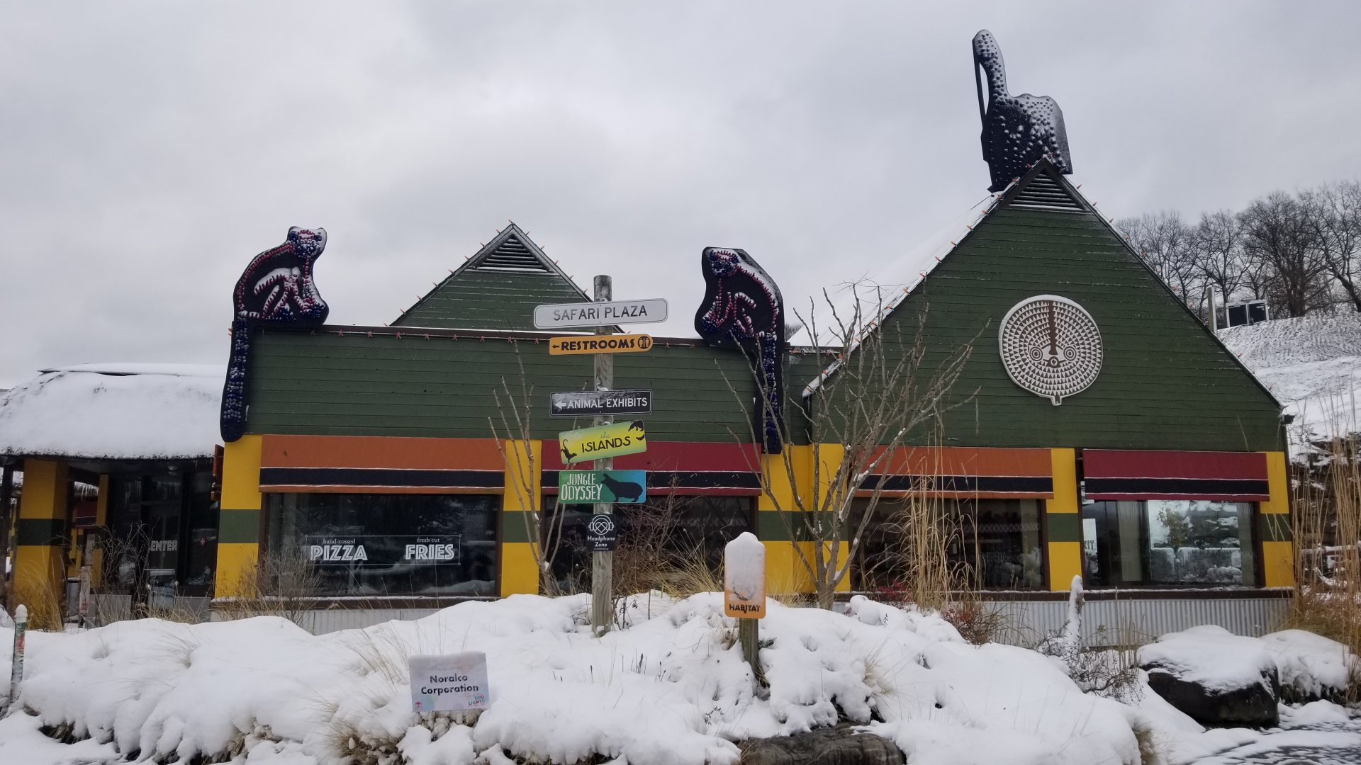 Pittsburgh Zoo - Side of restaurant