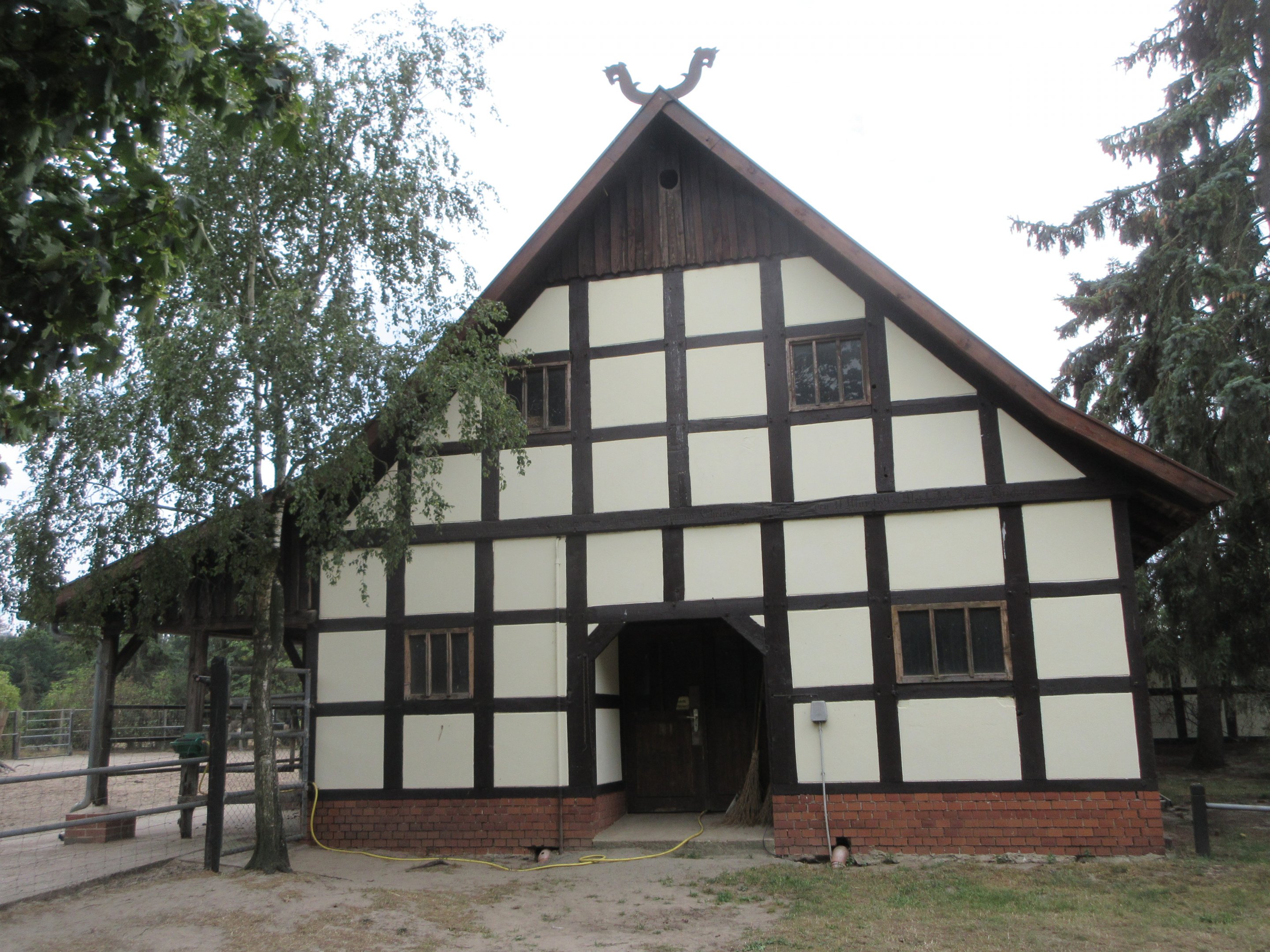 Plains Zebra/Ostrich House
