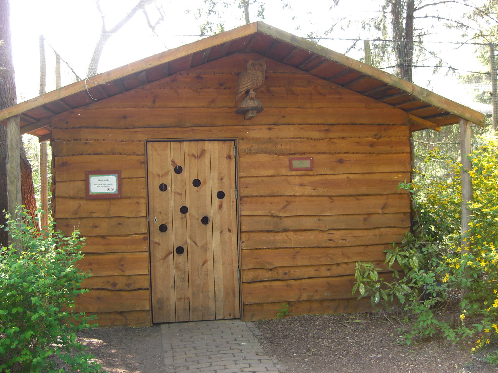 Plaswijckpark Rotterdam - Entrance to the Eagle Owl aviary