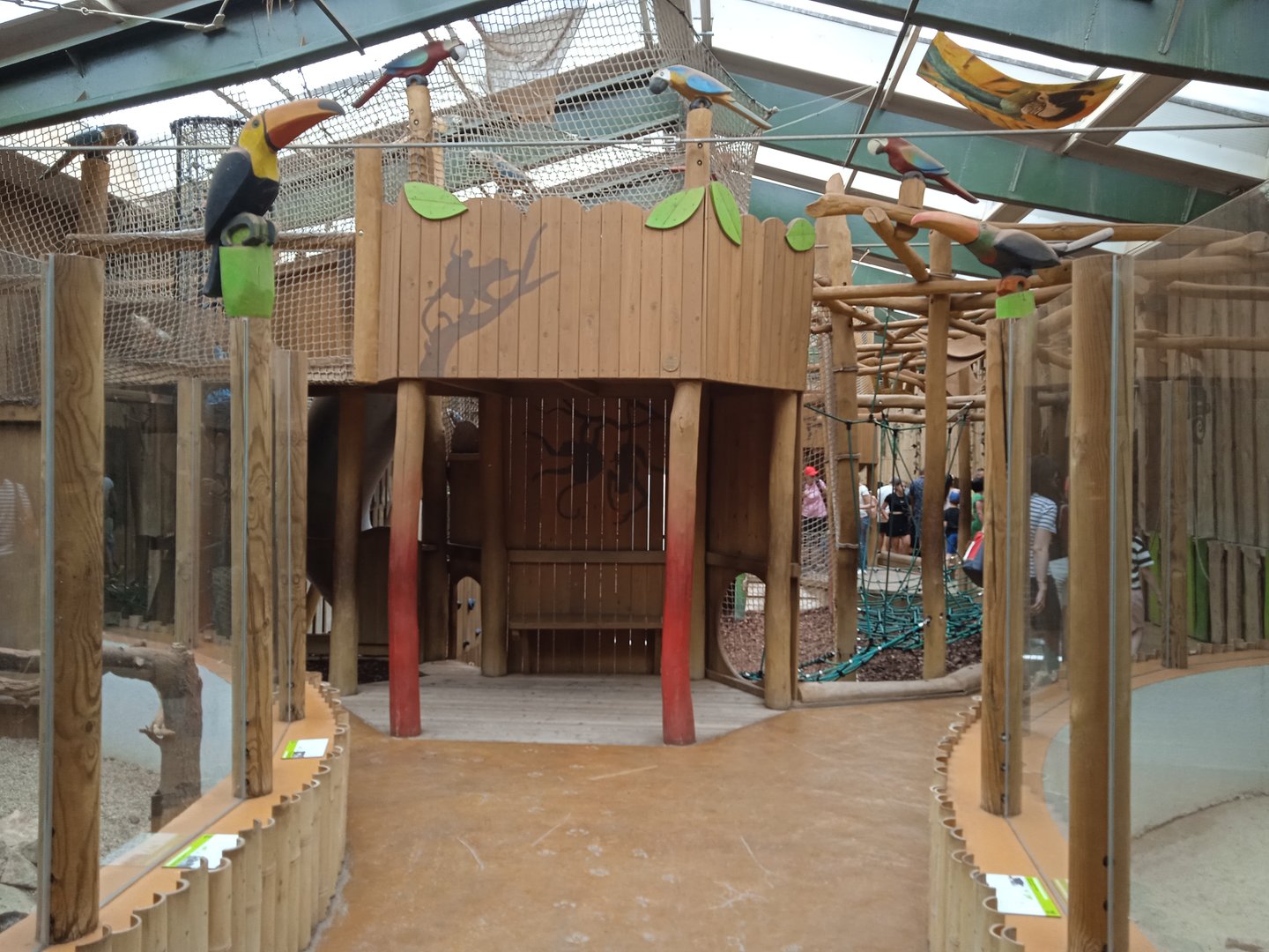 Playhouse + terrarium (former monkey house)