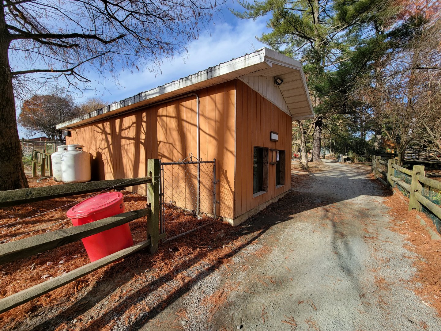 Plumpton Park - Empty building, formerly American alligator