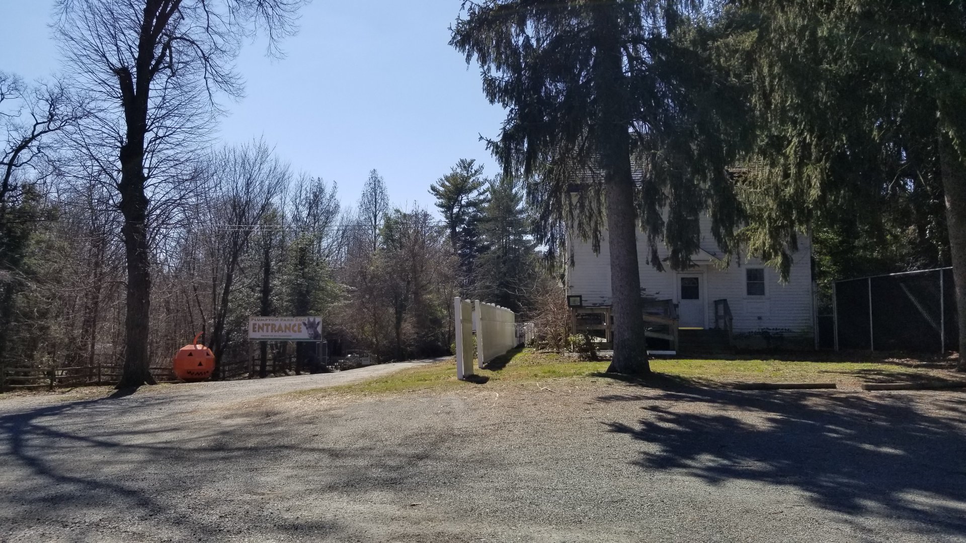 Plumpton Park Zoo - Entrance from parking lot