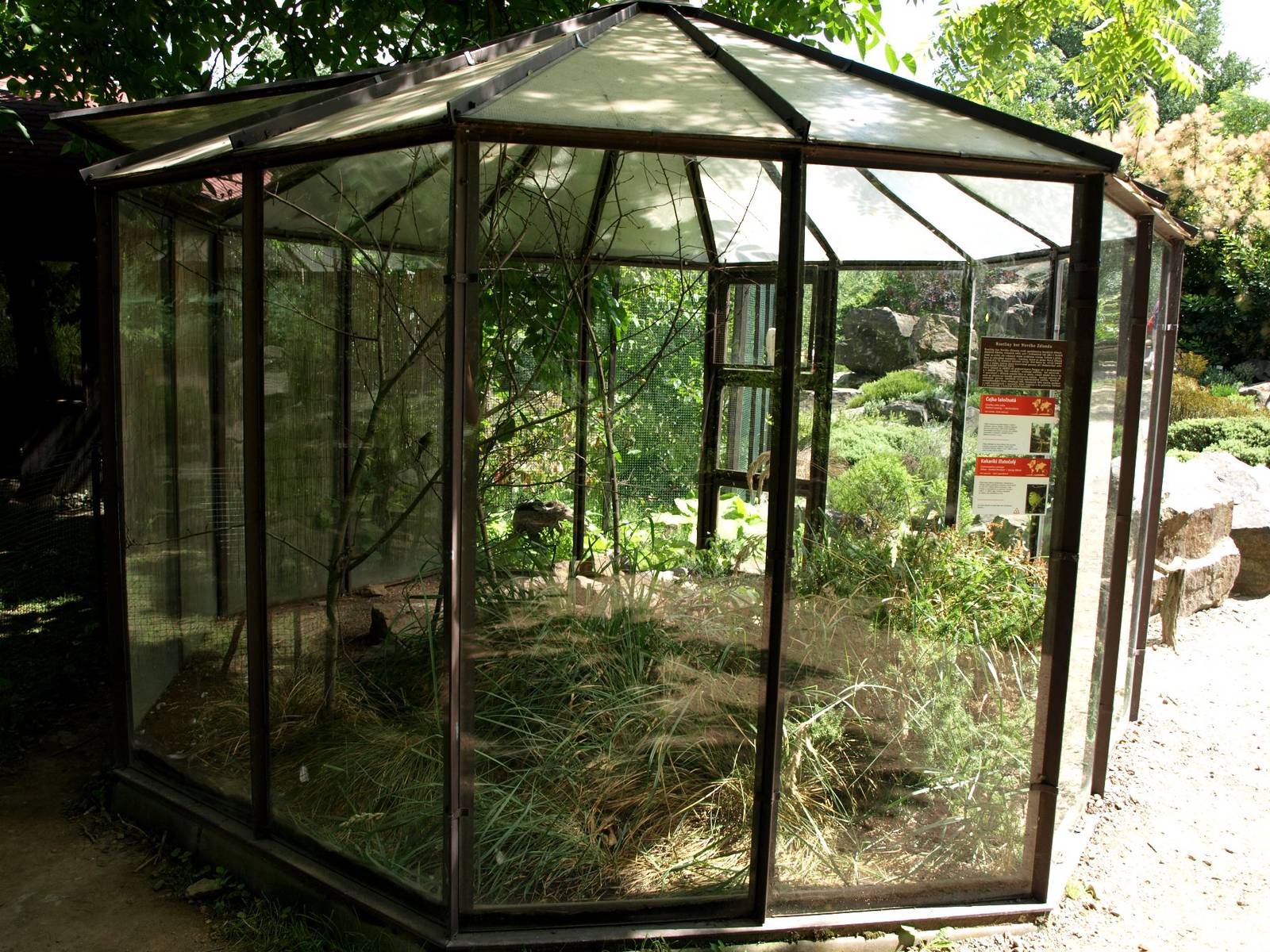 Plzen Zoo - Australian aviary