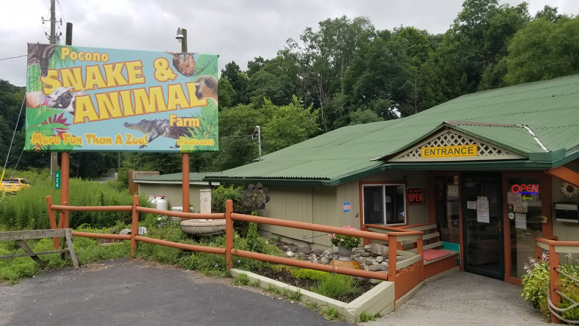 Pocono Snake&Animal Farm - Entrance