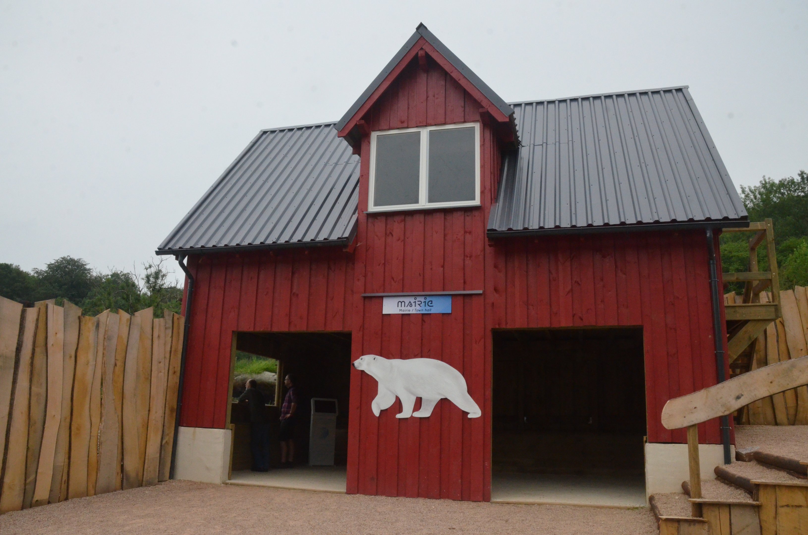 Polar Bear/Arctic Fox Complex at CERZA, 10/06/18