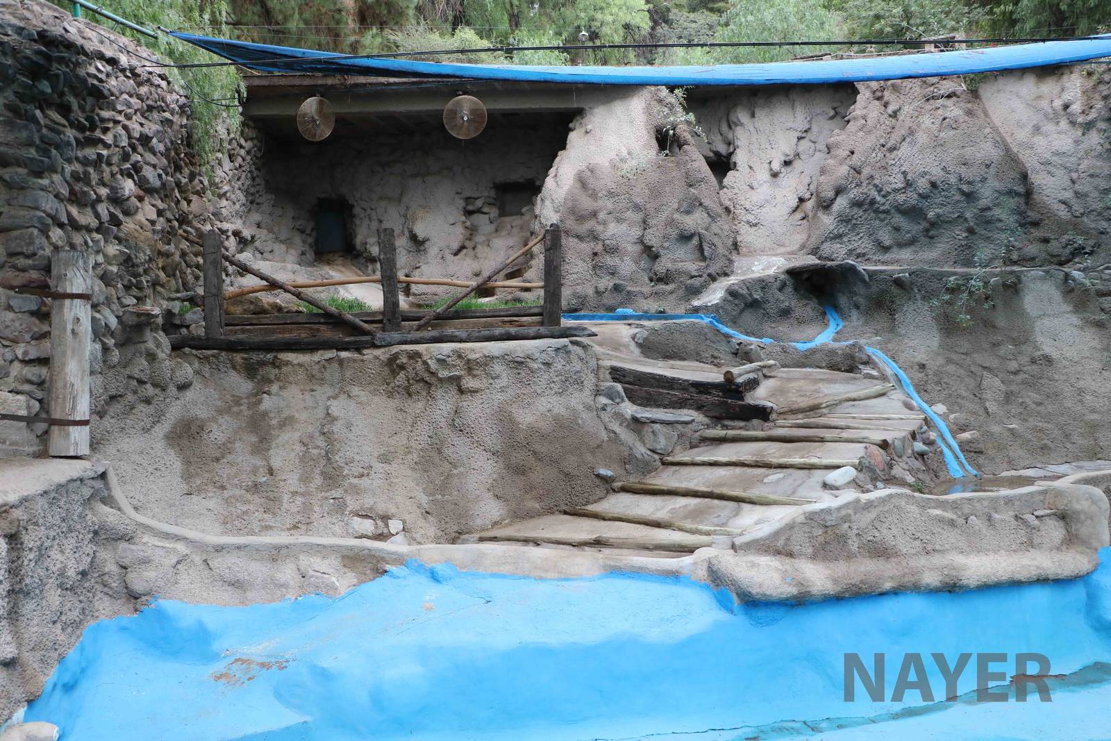 Polar bear enclosure - Mendoza Zoo, April 2016