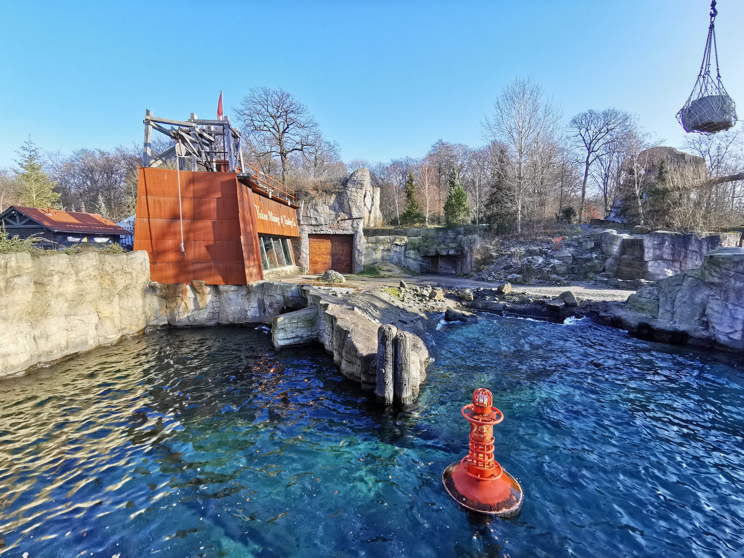 Polar bear enclosure - Yukon bay
