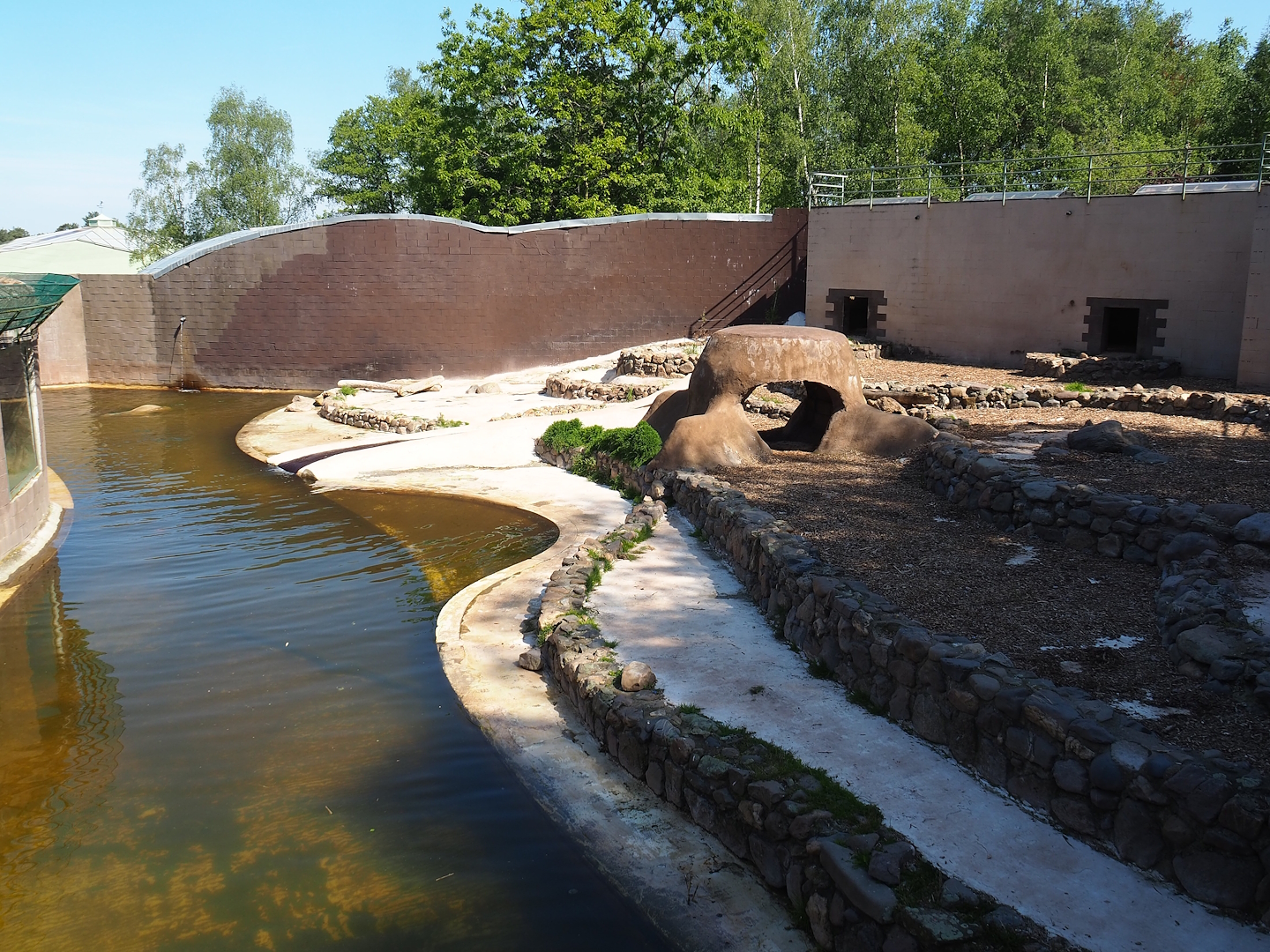 Polar bear exhibit, 2023-05-19