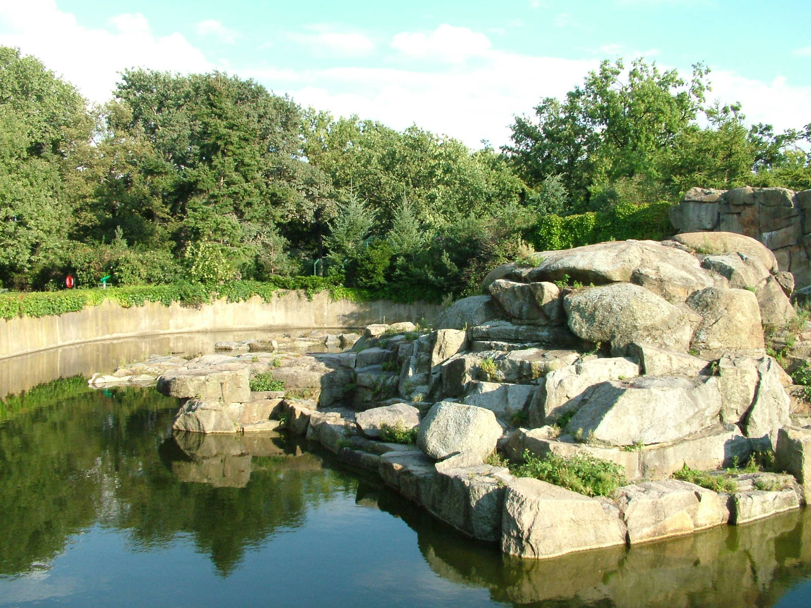 Polar Bear Exhibit at Berlin Zoo, 31/08/11
