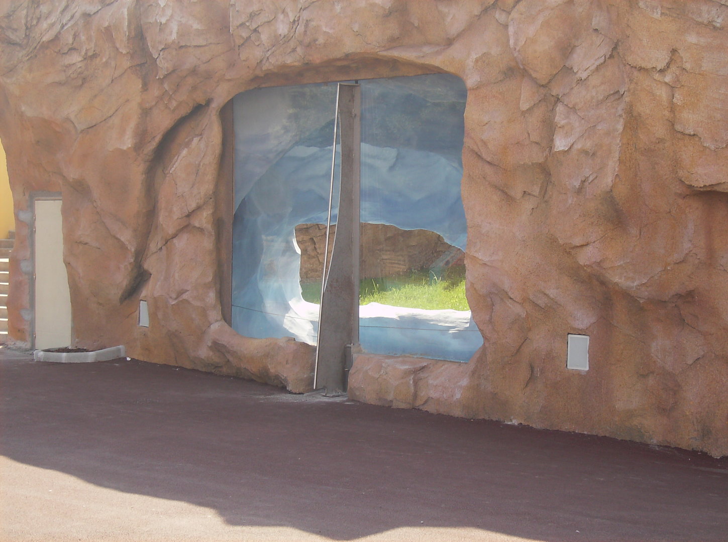 Polar bear exhibit, chilled cave with snow - 2010