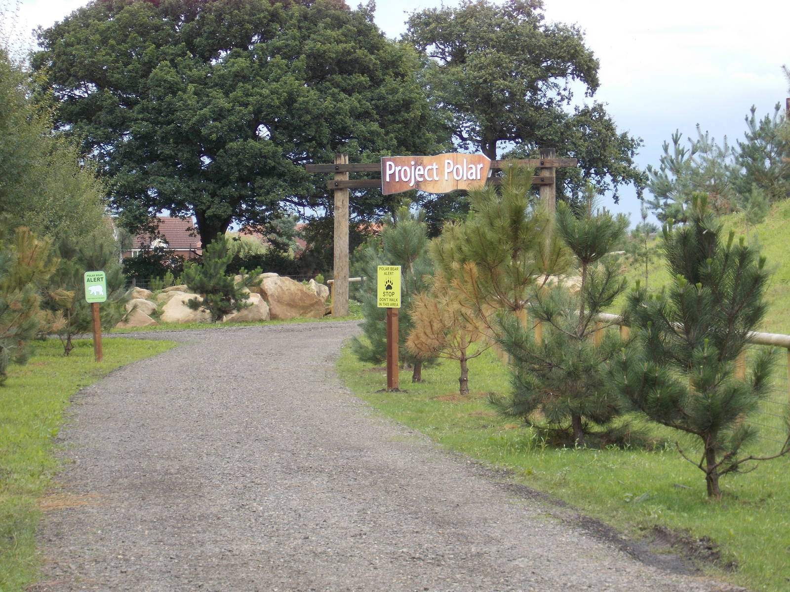 Polar Bear Exhibit Entrance Pathway - 15.08.2014