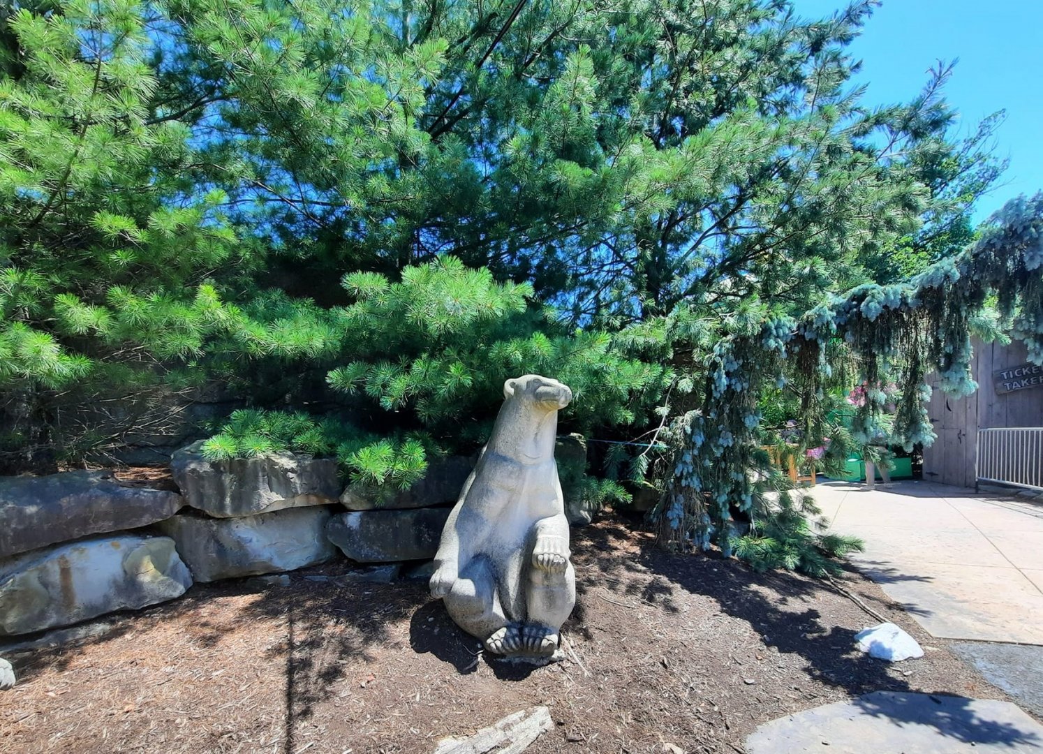 Polar Bear Statue 1
