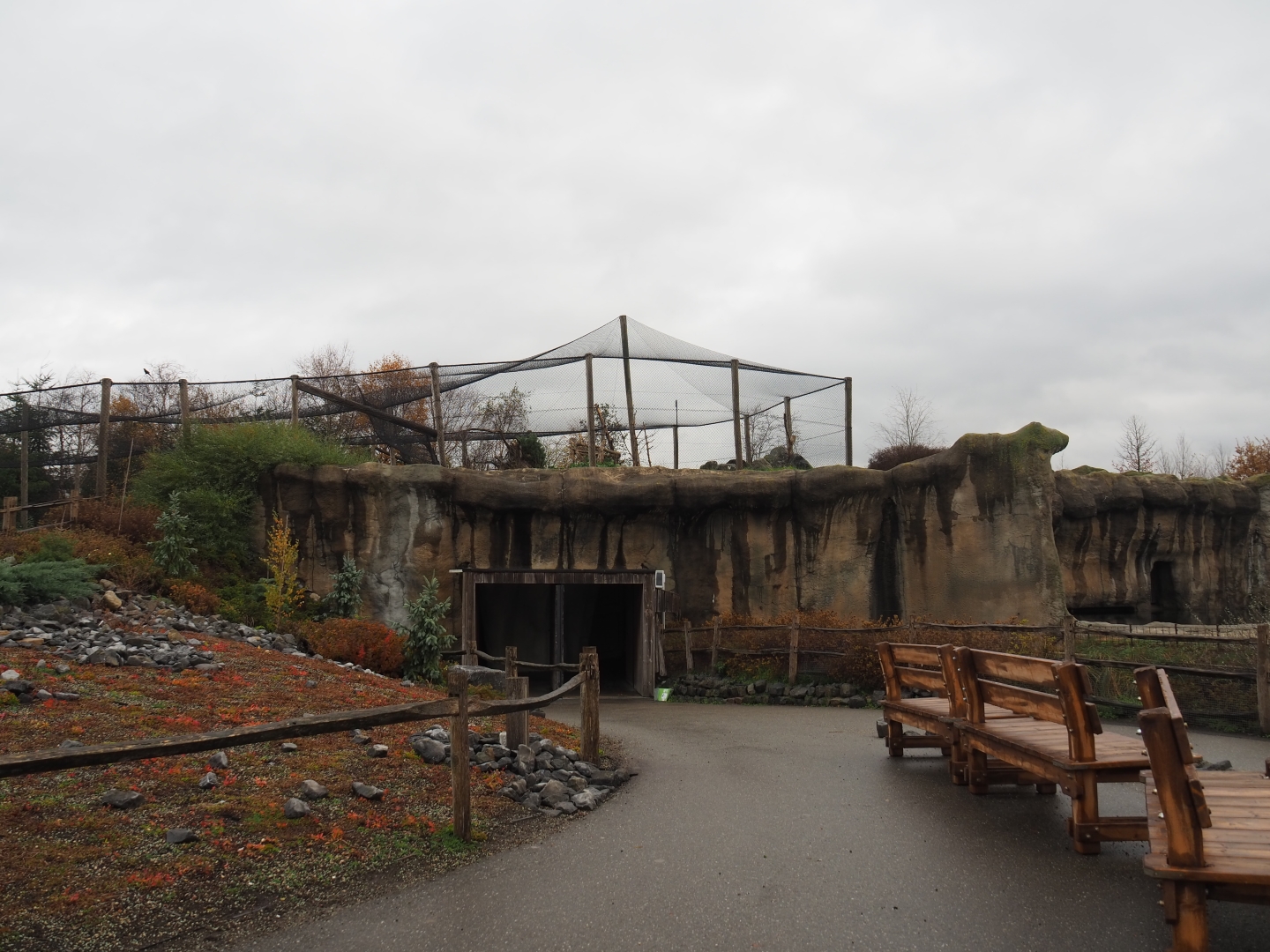 Polar bear viewing area and entrance to polar bear viewing cave (Nov 10th, 2018)