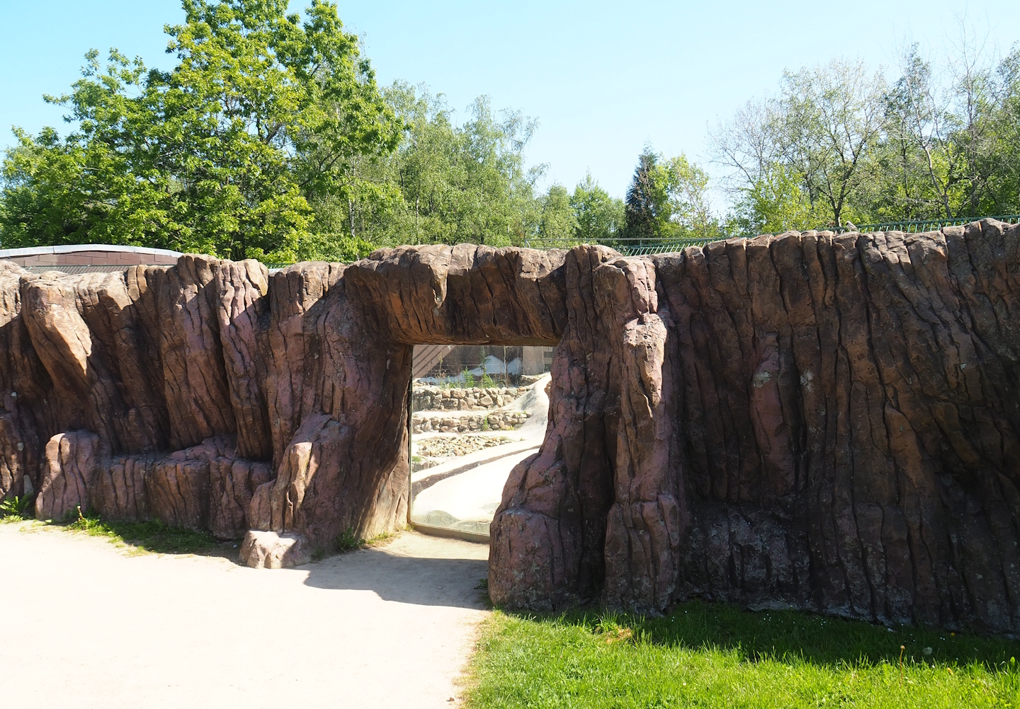Polar bear viewing window, 2023-05-19