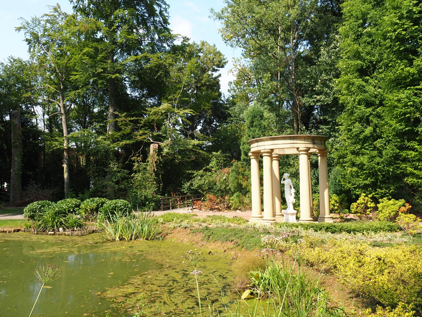 Pond and temple (Aug 28th, 2018)