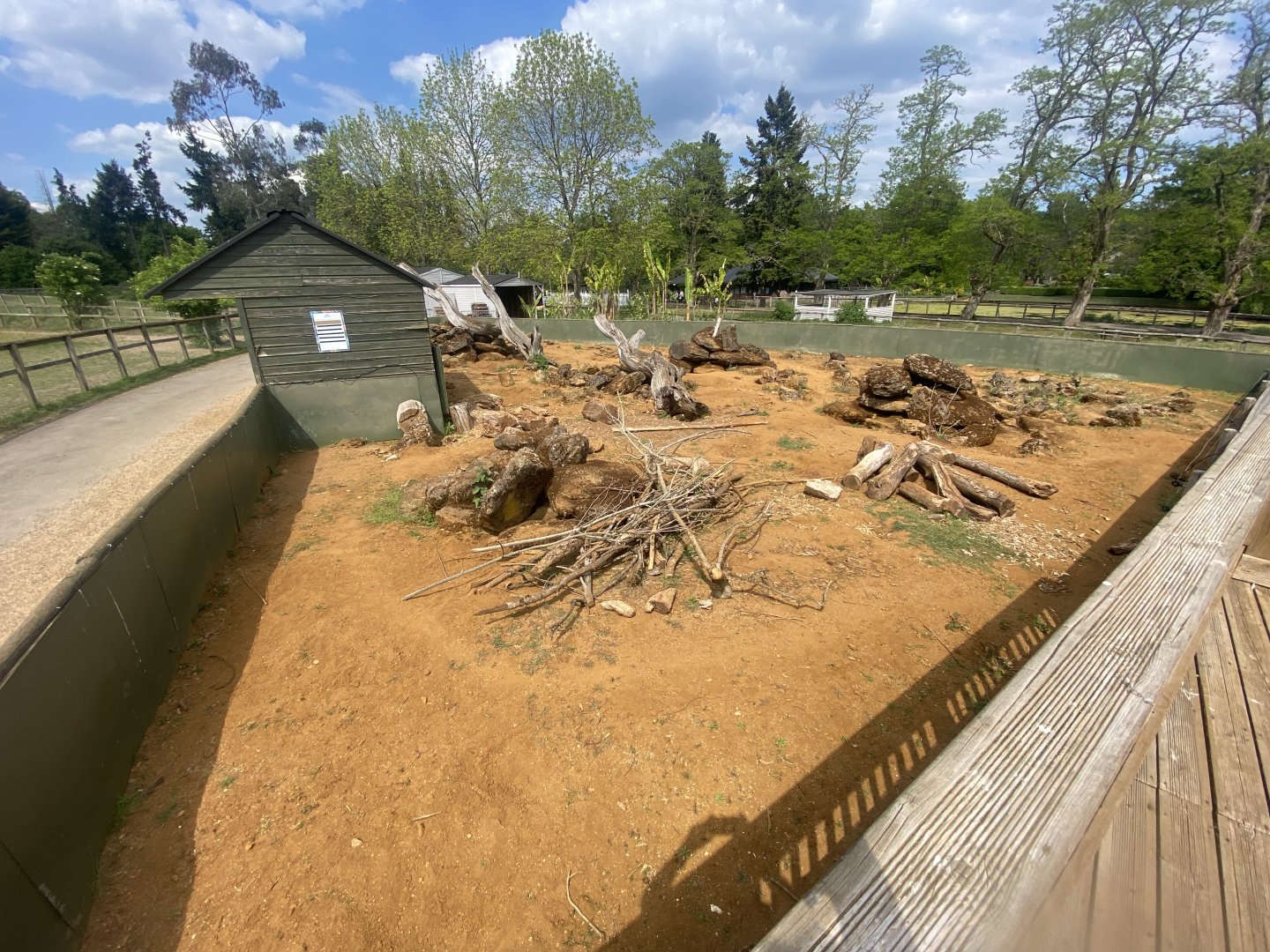 Porcupine enclosure from walkway 090525
