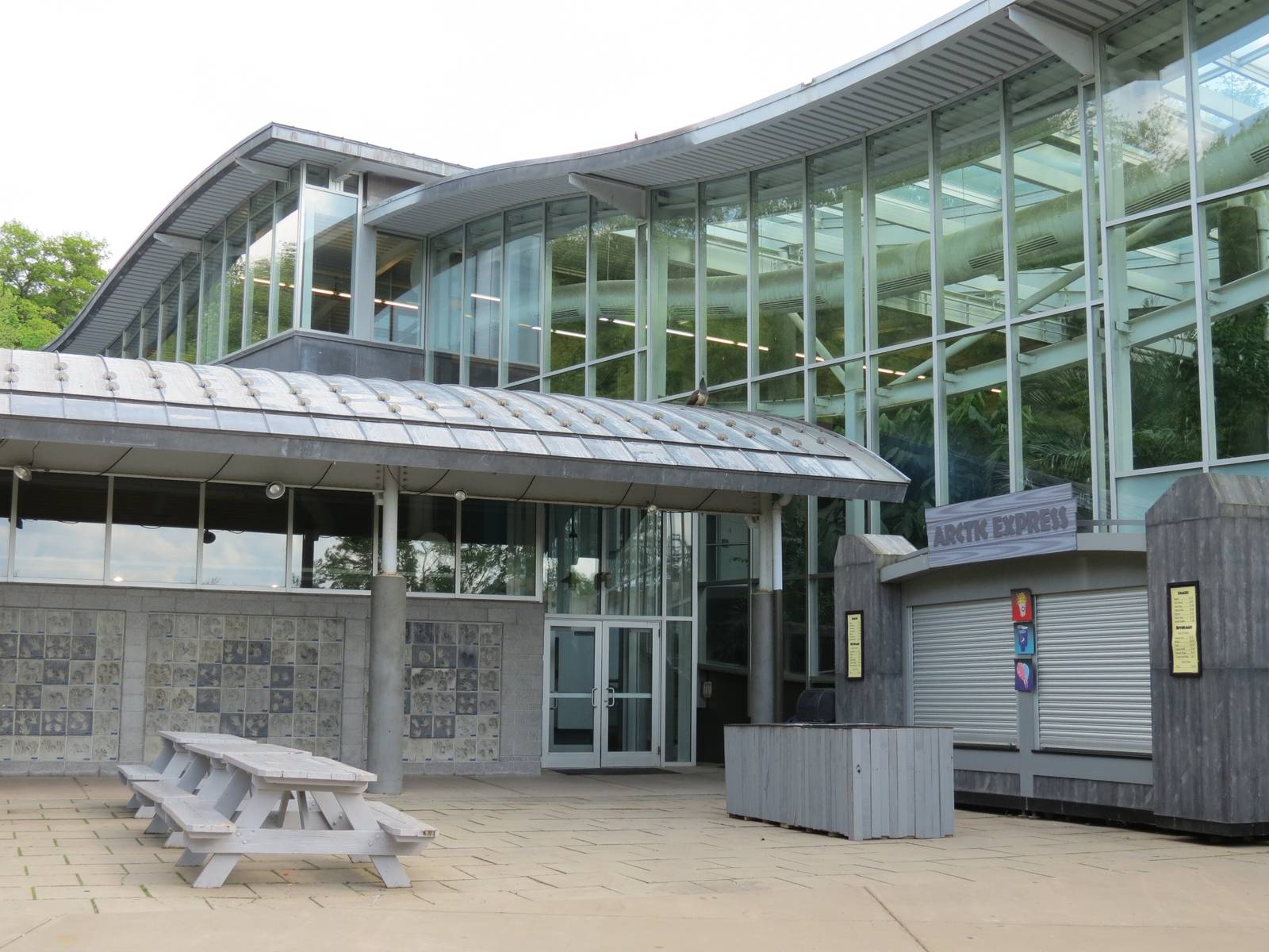 PPG Aquarium - Lower Exterior