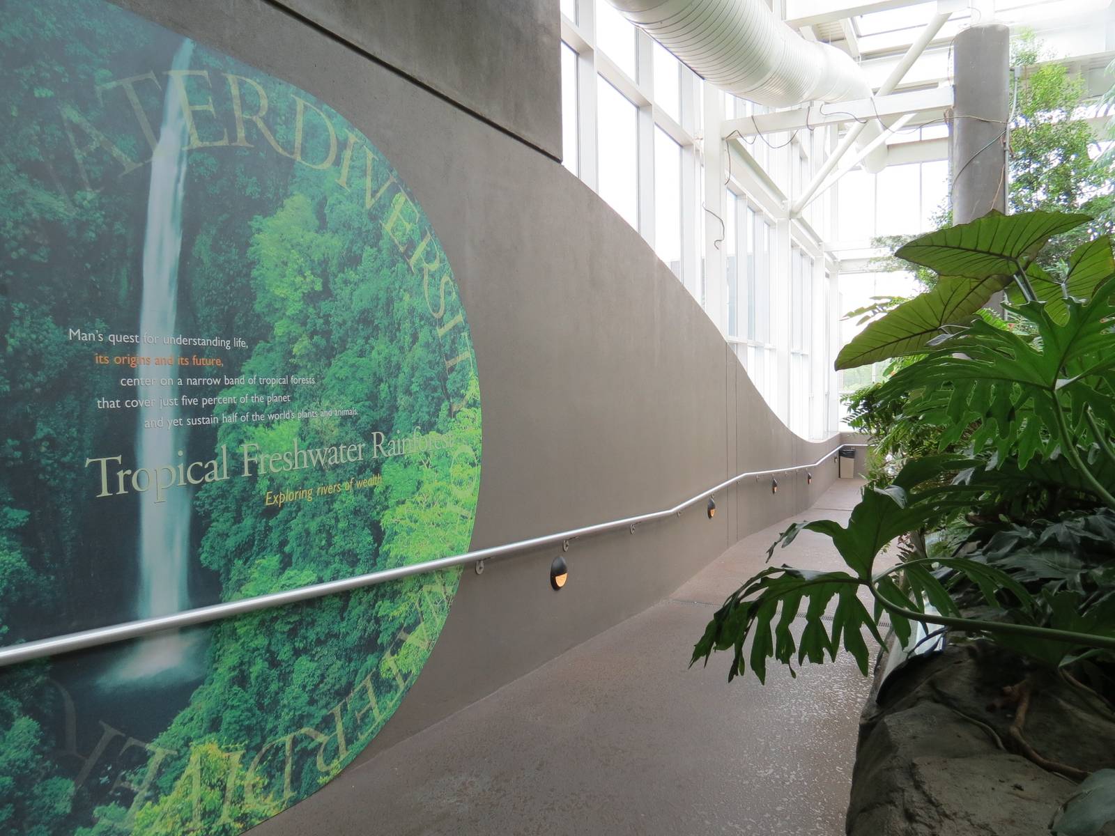 PPG Aquarium - Tropical Freshwater Rainforest - Entry Sign