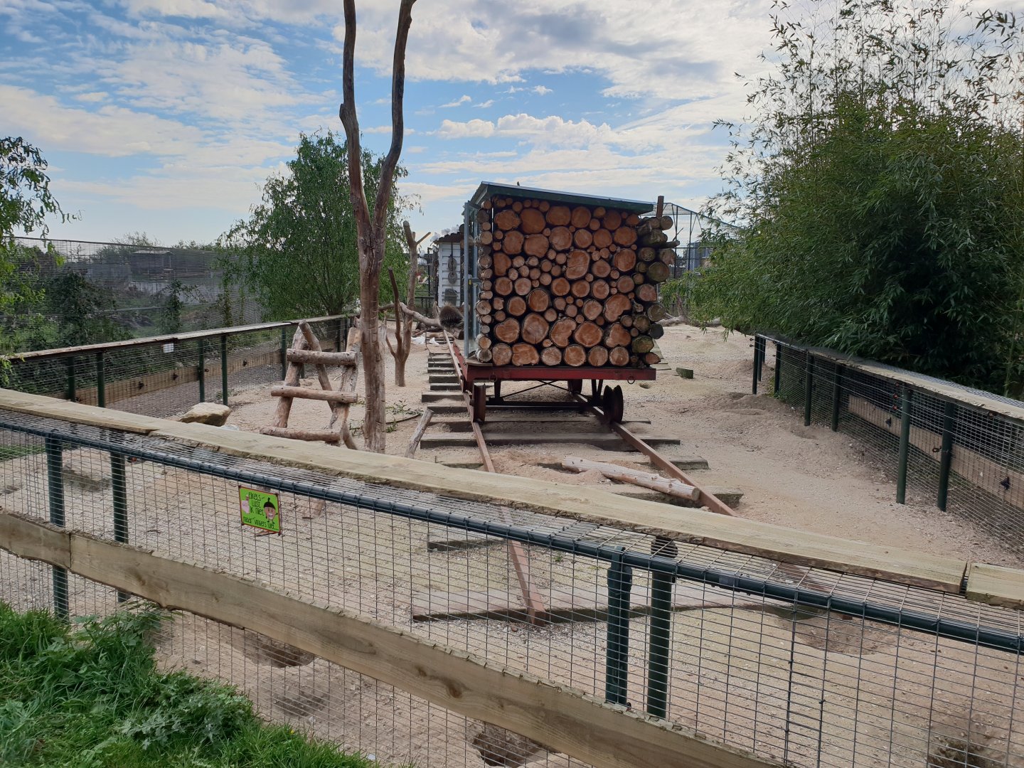 Prairiedog - Porcupine enclosure