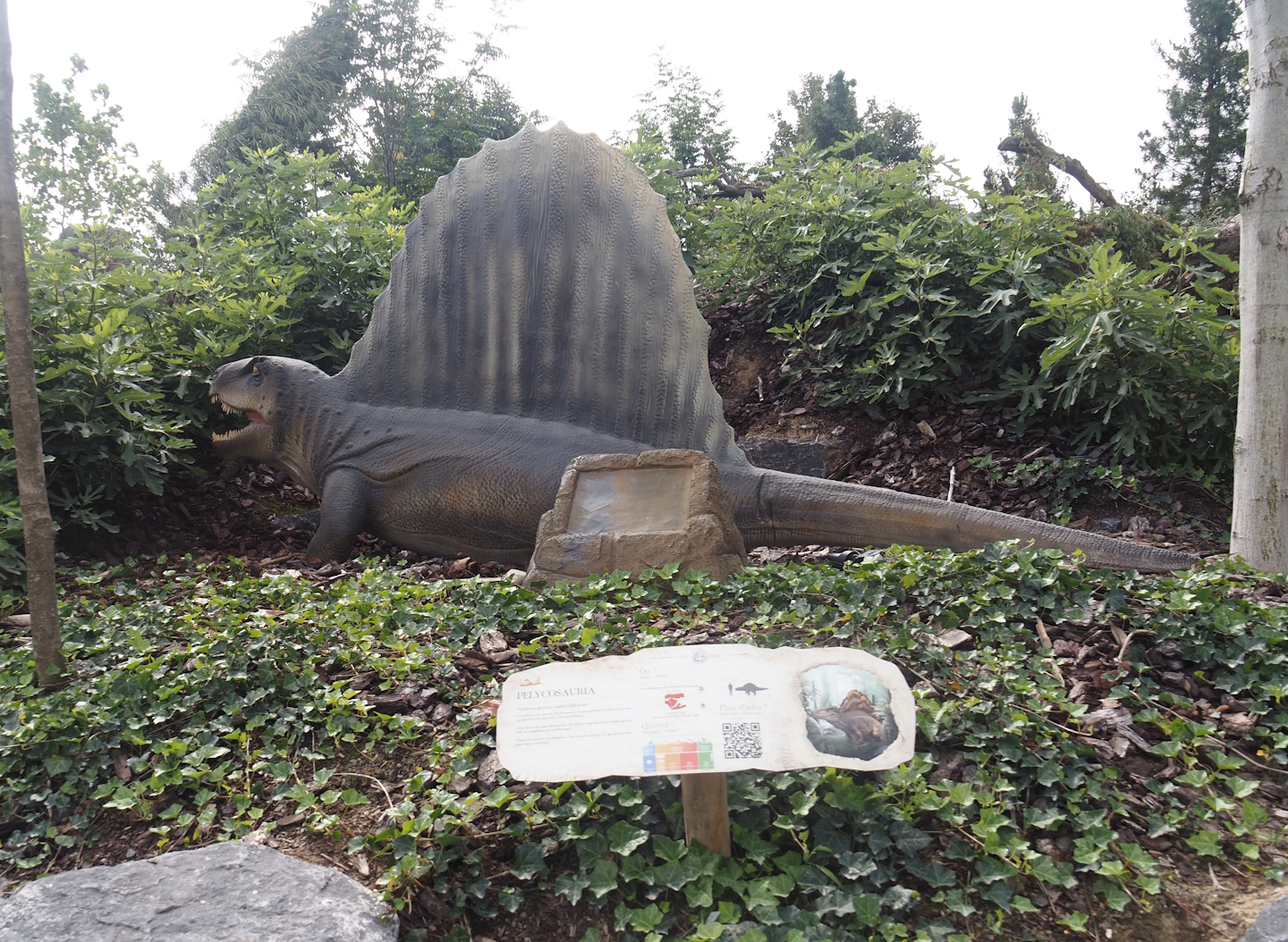 Prehi Daiza: Lands of the Past - Land of the Giants - Dimetrodon animatronic model (Among dinosaurs but not a dino!), 2025-09-01