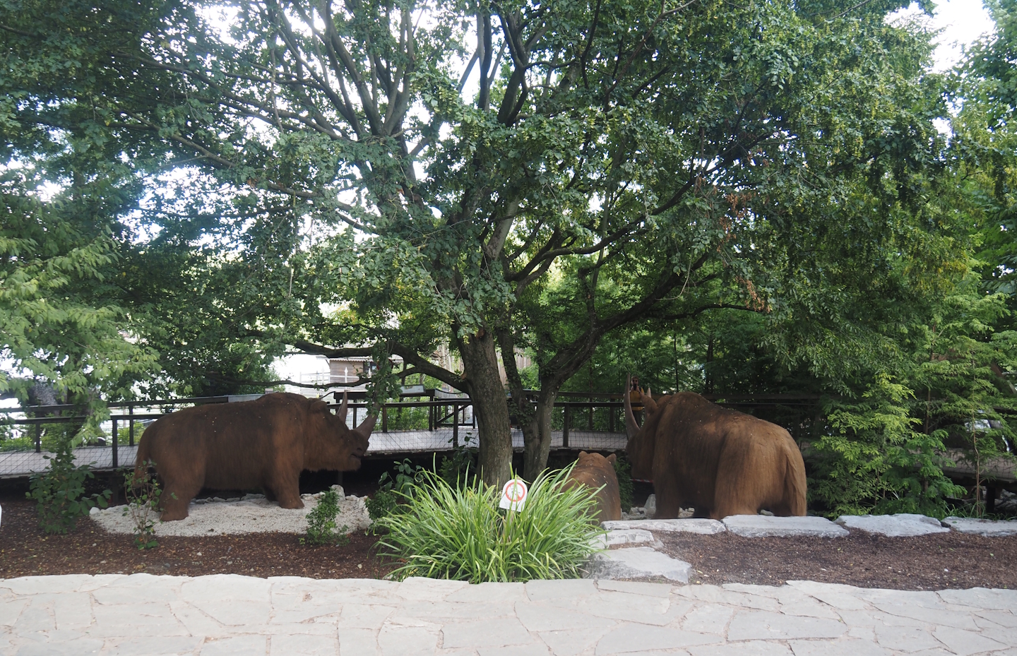 Prehi Daiza: Lands of the Past - Land of the Mammoths - Woolly rhinoceros animatronic models, 2025-09-01