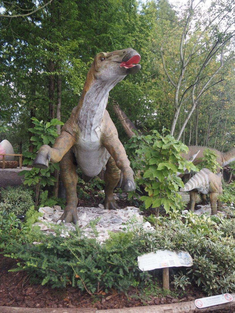 Prehi Daiza: Lands of the Past - Polar Zone with polar dinosaurs - Edmontosaurus animatronic models, 2025-09-01