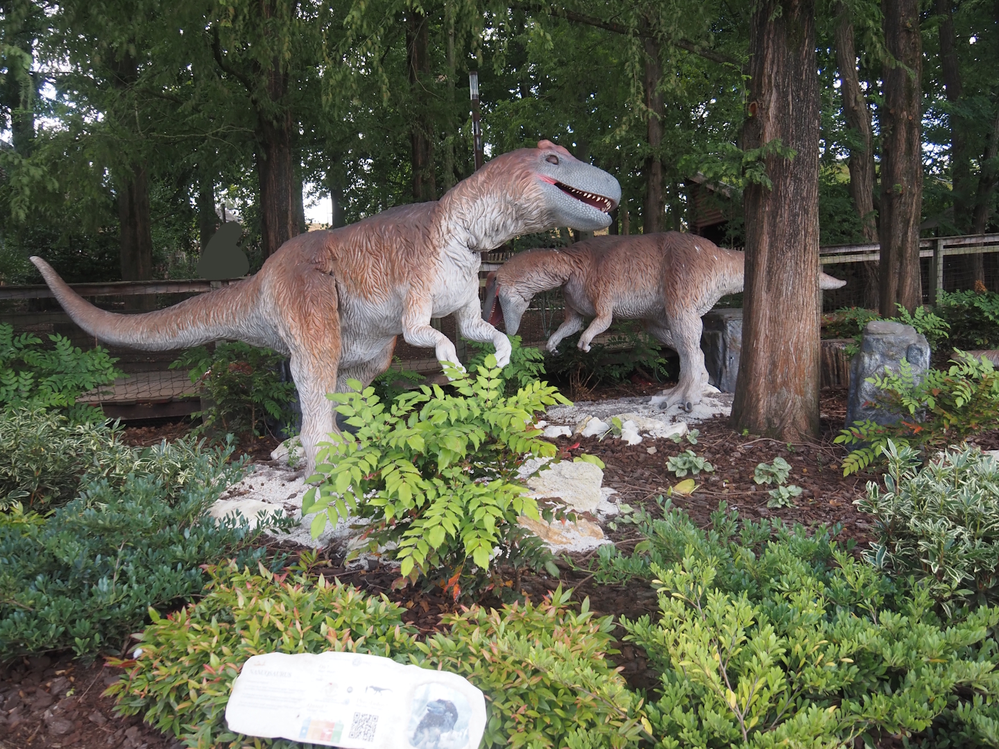 Prehi Daiza: Lands of the Past - Polar Zone with polar dinosaurs - Nanuqsaurus animatronic models, 2025-09-01