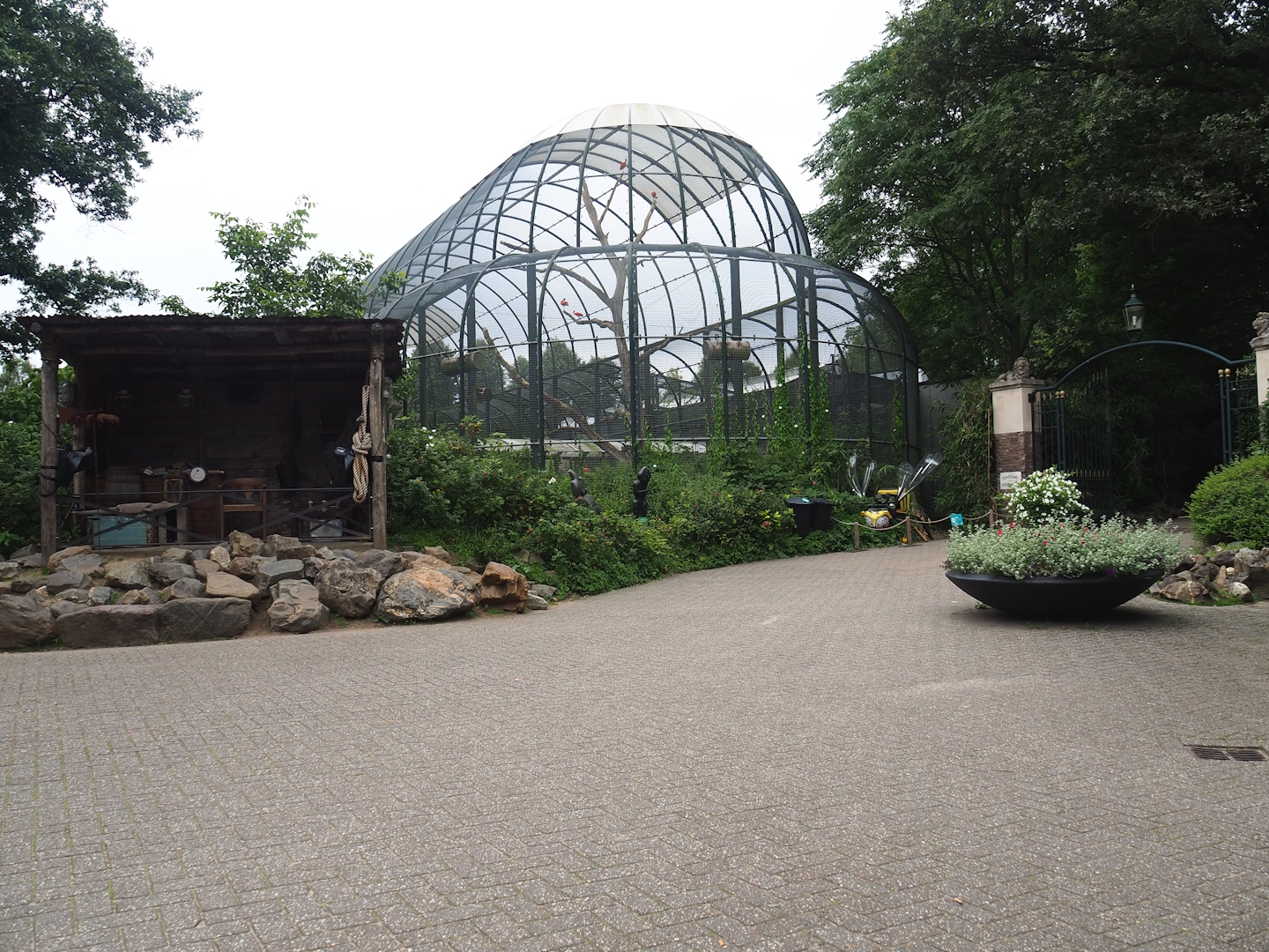 Presentation stage, Urucu aviary and old entrance gate, 2023-08-17