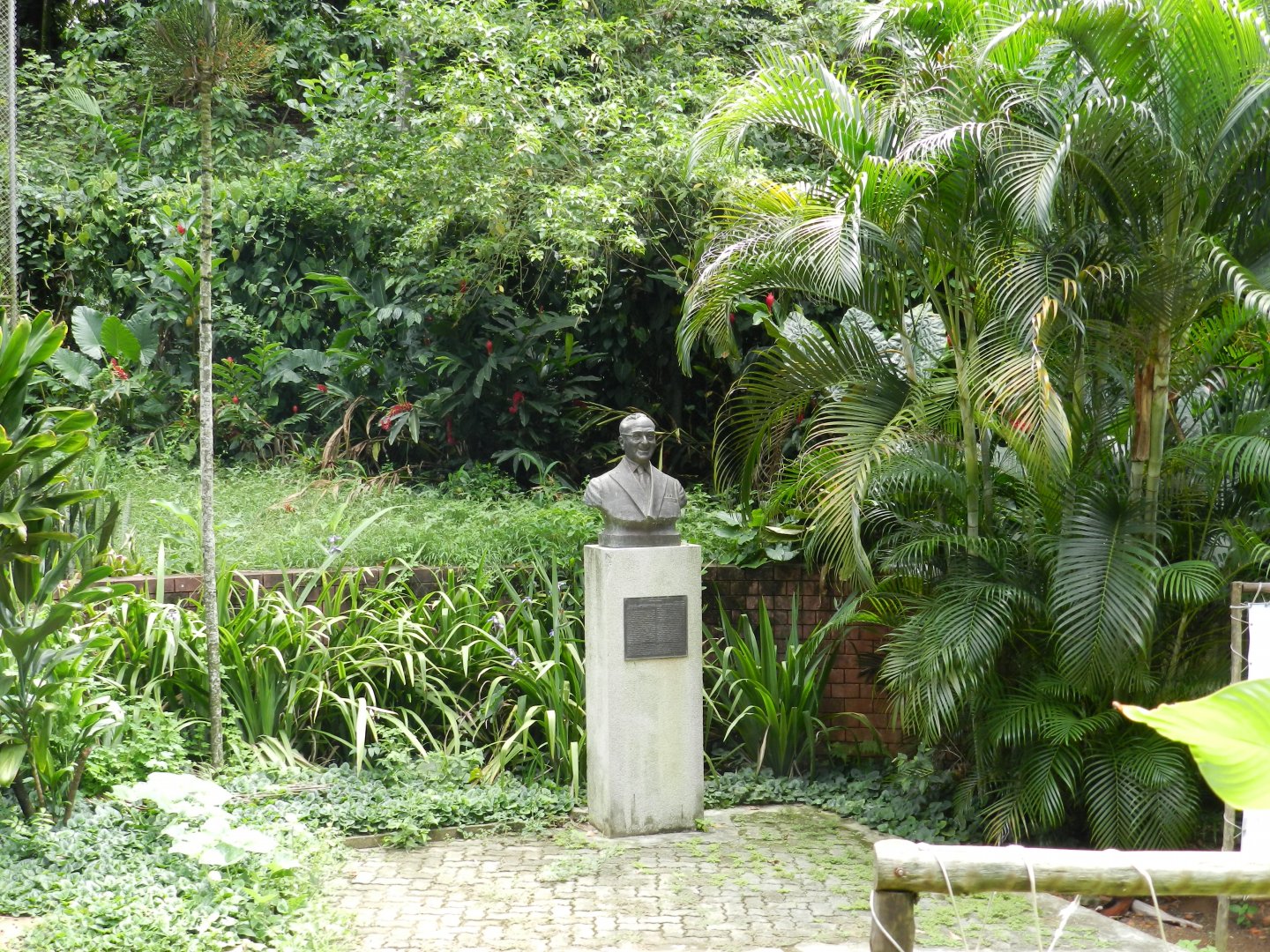 President Getúlio Vargas statue - Salvador zoo (PZGV)