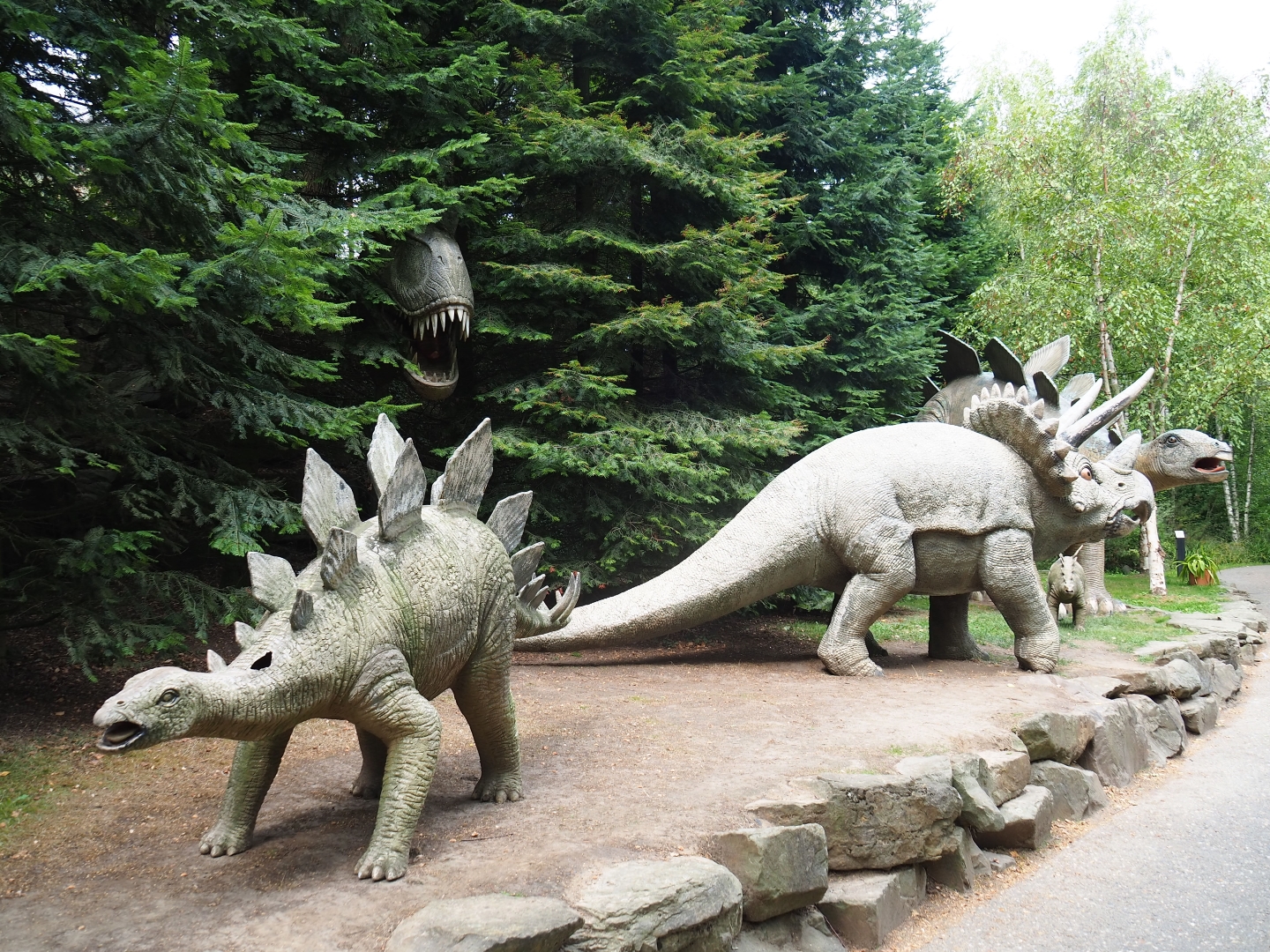 Pretty decrepit plastic dinosaurs (Aug 28th, 2018)