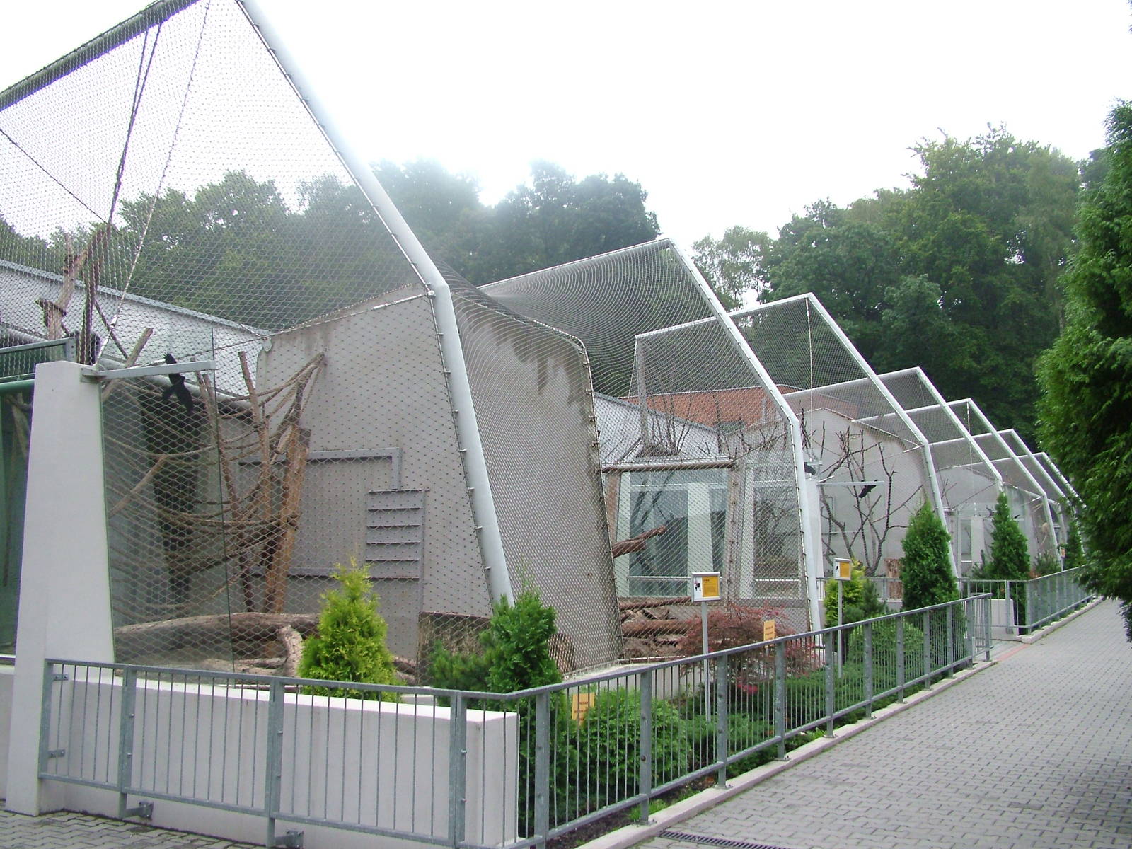 Primate enclosures at Krakow 08/09/2008