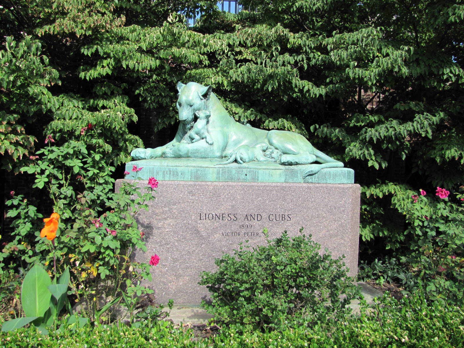 Prospect Park Zoo 2010 - Lioness Statue in Center Court