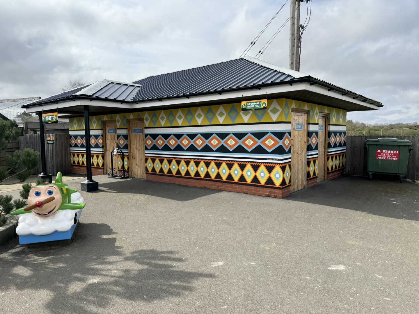 Public Toilet Building at Wolds Wildlife Park (March 2024)