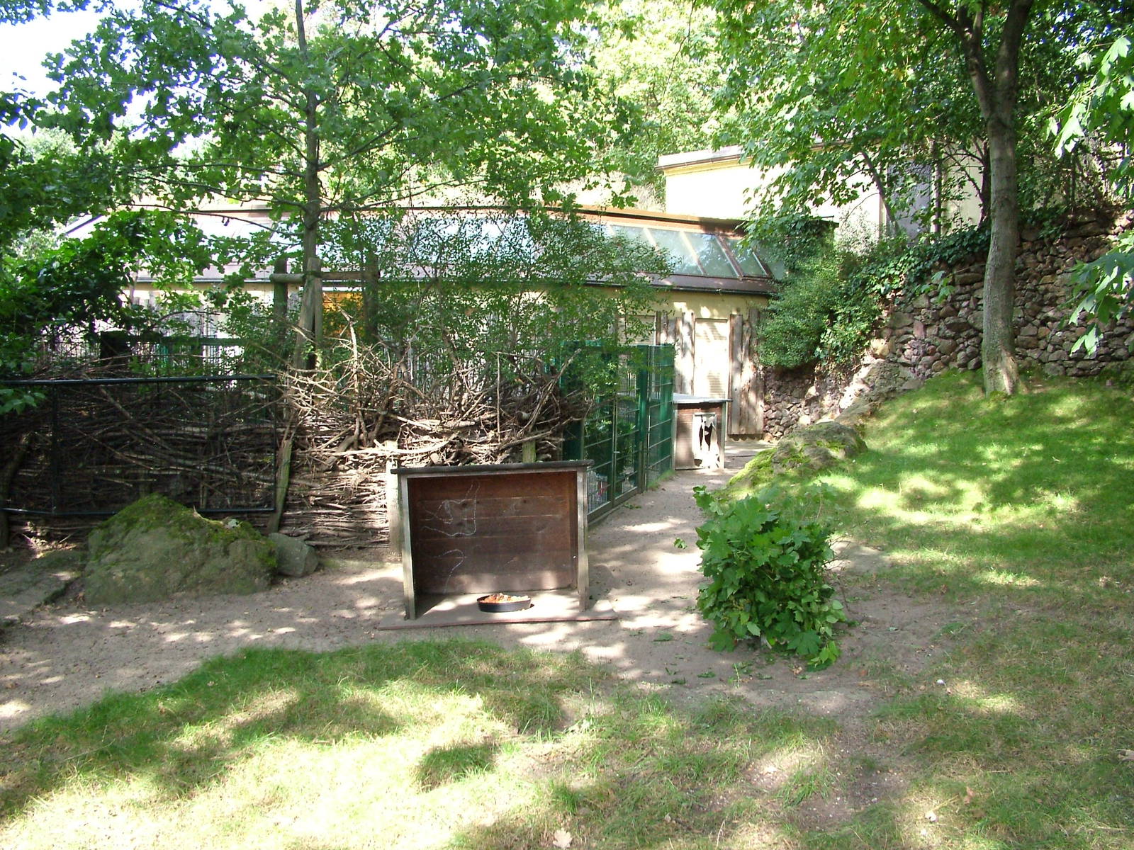 Pudu Exhibit at Halle, 04/09/11