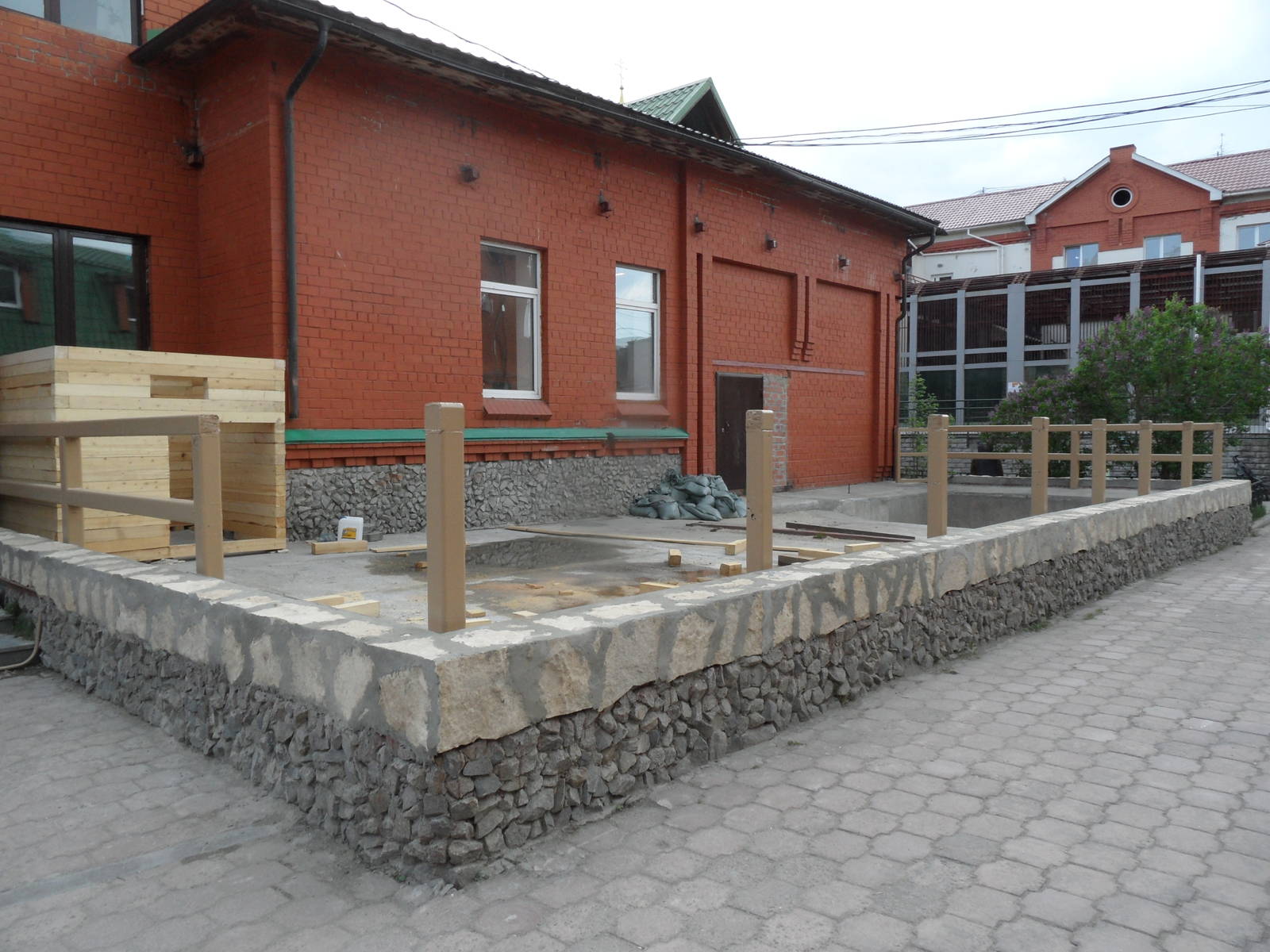 Pygmy hippo exhibit construction - 1