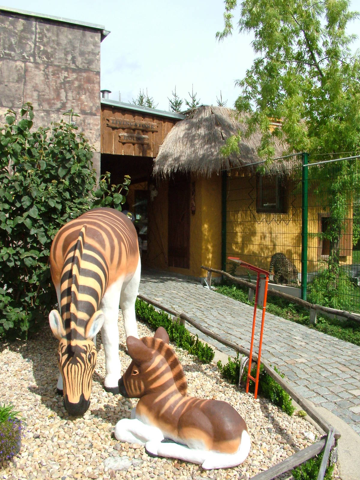 Quagga Sculpture/Livingstone House at Chleby, 26/08/12